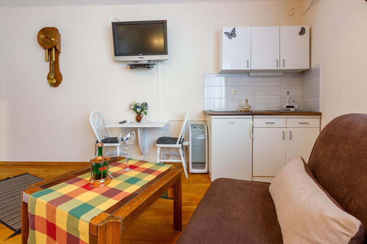 Apartments And Room Art Crikvenica Exterior foto