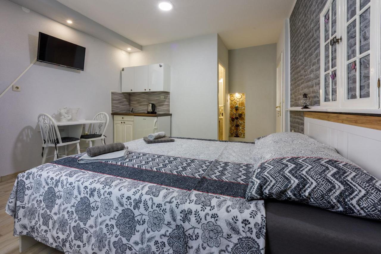 Apartments And Room Art Crikvenica Exterior foto