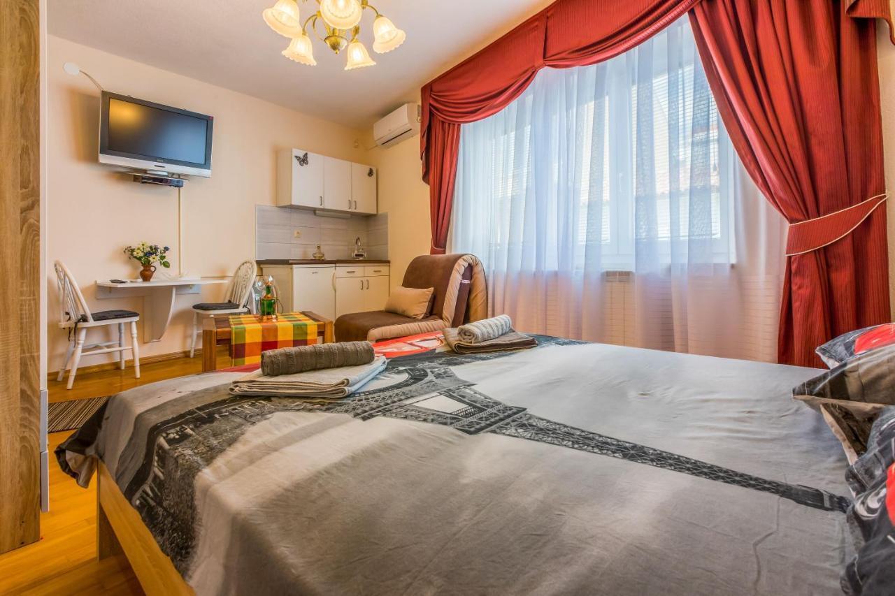 Apartments And Room Art Crikvenica Exterior foto