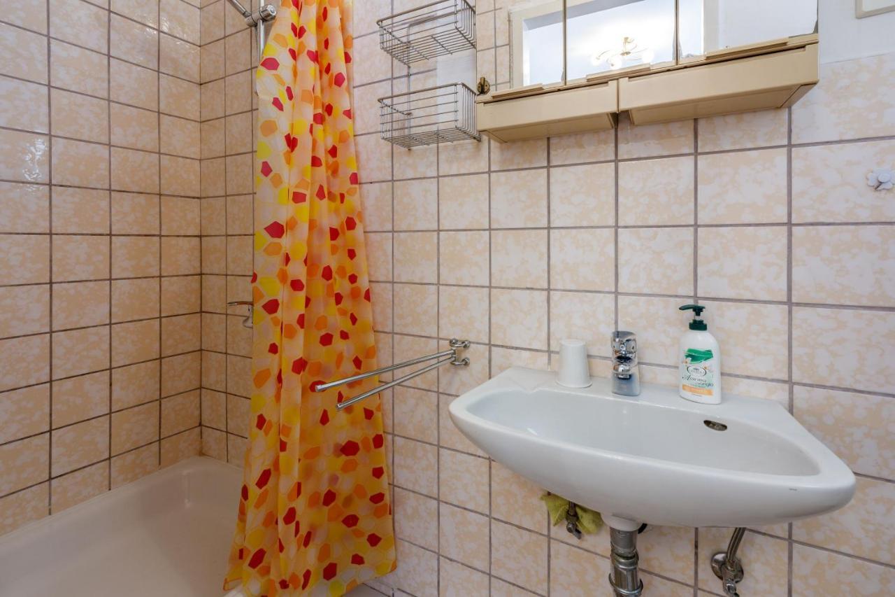 Apartments And Room Art Crikvenica Exterior foto