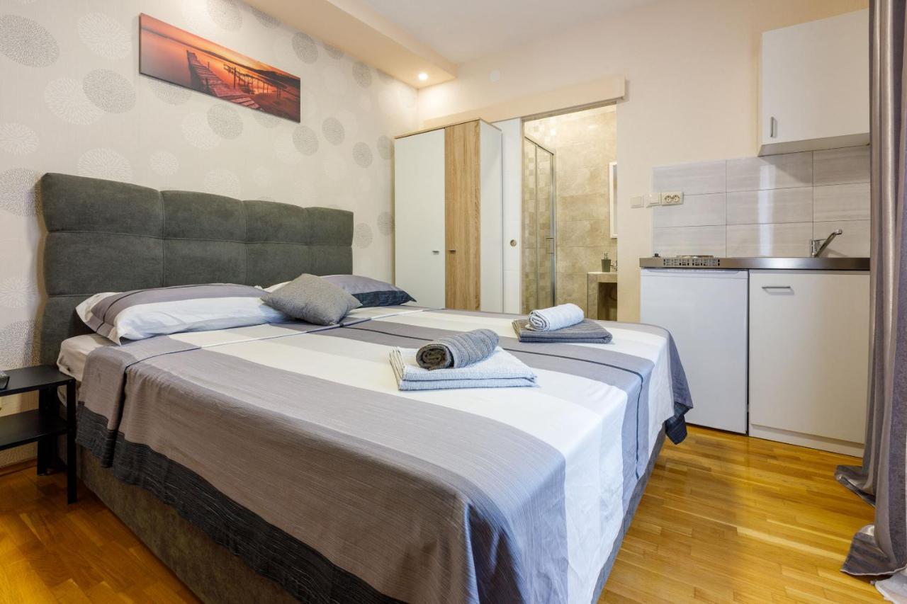 Apartments And Room Art Crikvenica Exterior foto