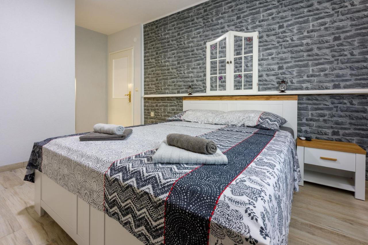 Apartments And Room Art Crikvenica Exterior foto